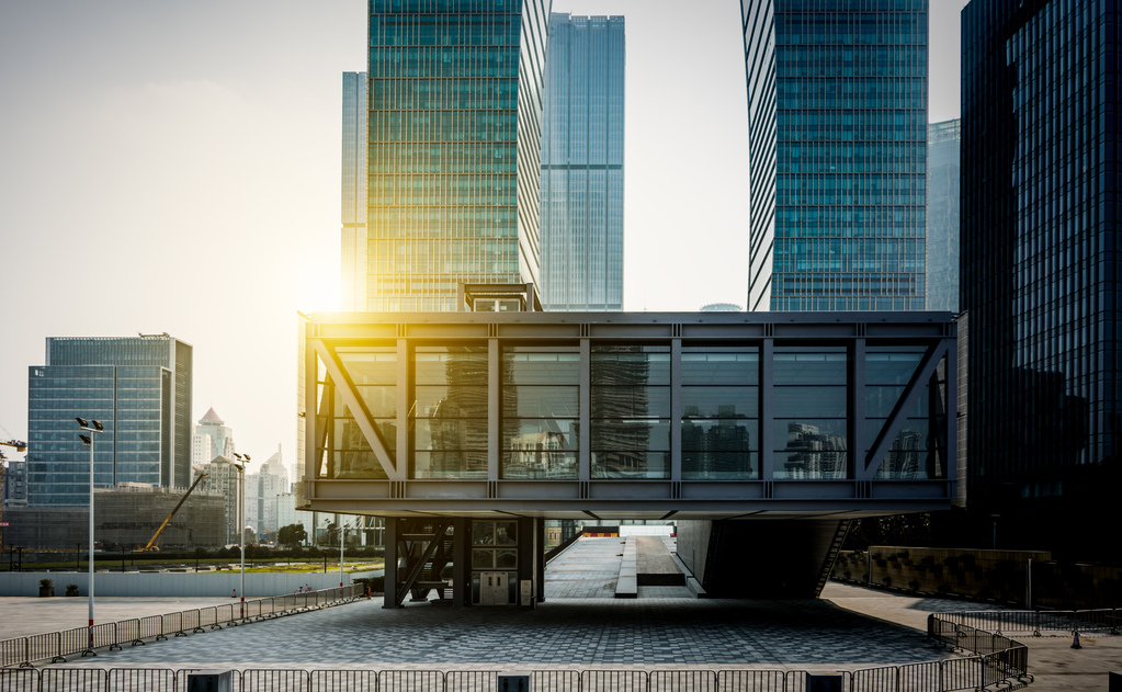 14 Functional and Practical Office Container Modifications