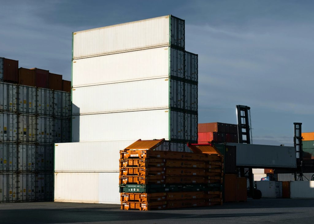 Container stack that can use shipping container twist locks