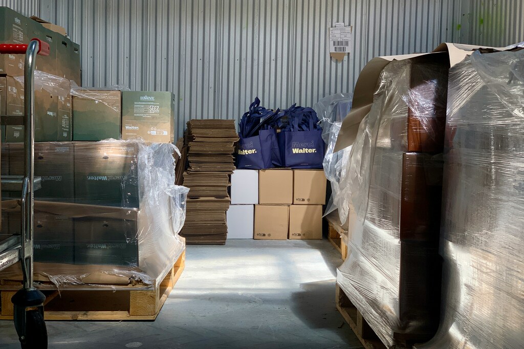 Container e-commerce inventory