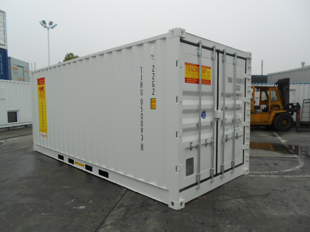 Container in pure white