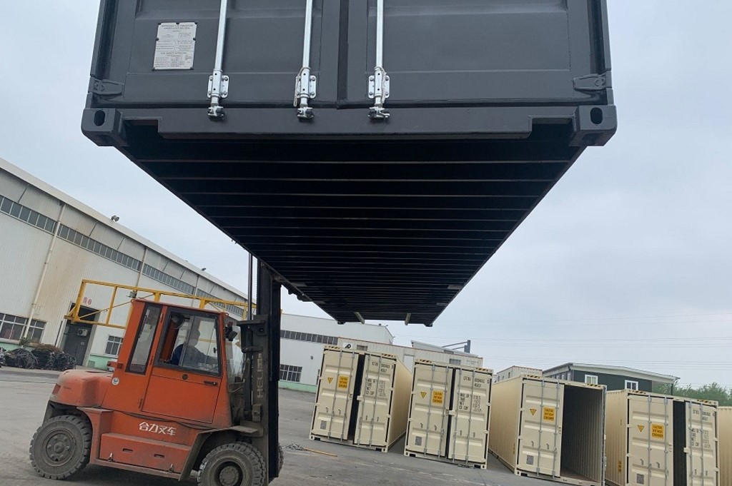 Staking container using forklift