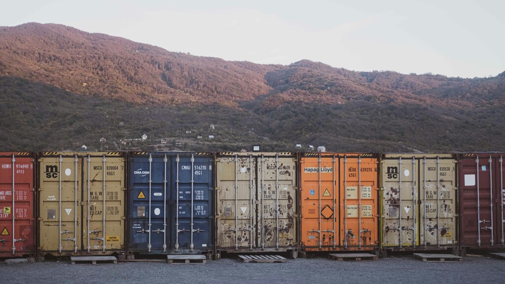 Standard Pallet Size in Feet