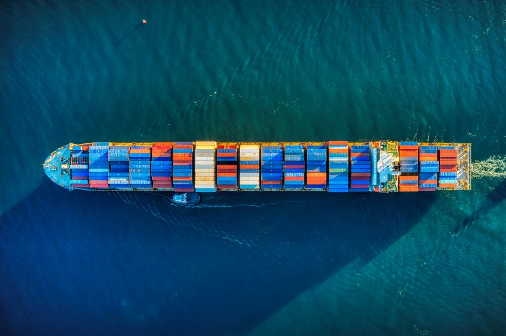 How Many Containers on a Container Ship