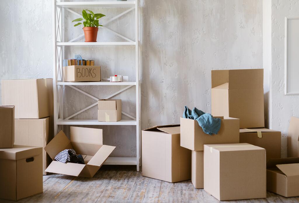 8 Benefits of Using Storage from Small Shipping Containers