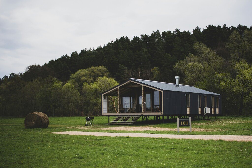 Long Linear Cabin Style