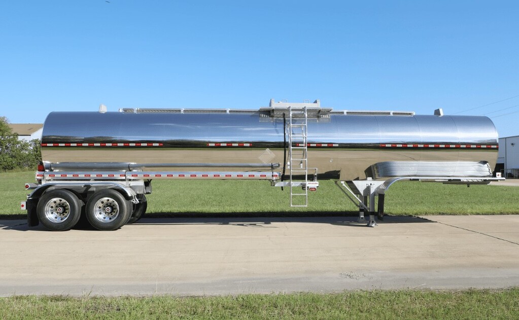 Tradecorp's Bulk 7,000 Gallon Stainless Tanker Trailer
