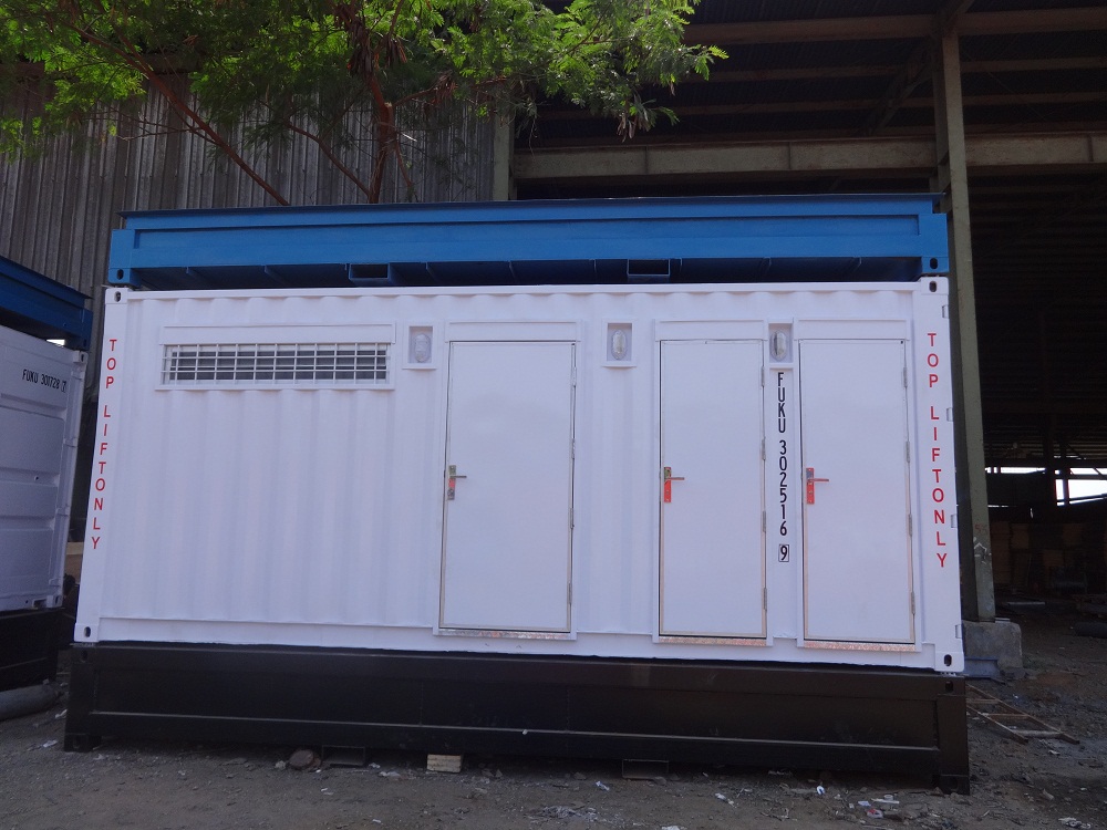 20' Toilets Container